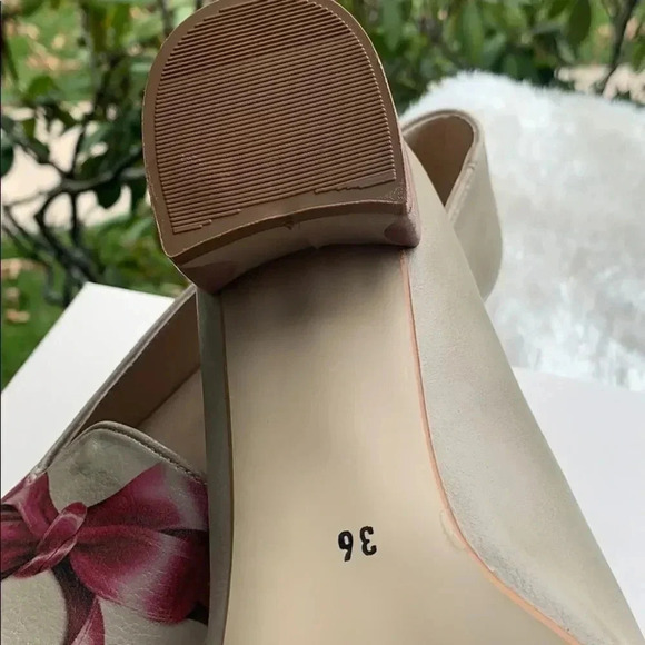 Goby Bow Print Loafer Pump - Picture 10 of 10